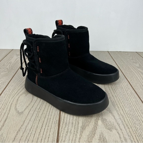 UGG Women's Classic Boom Lace Back Ankle Boots US6 Black & Orange $160 - Picture 2 of 10